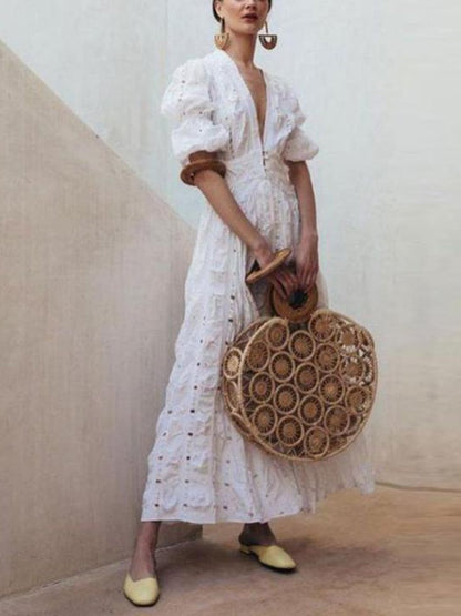 Effortlessly Elegant Dress with a Timeless Design