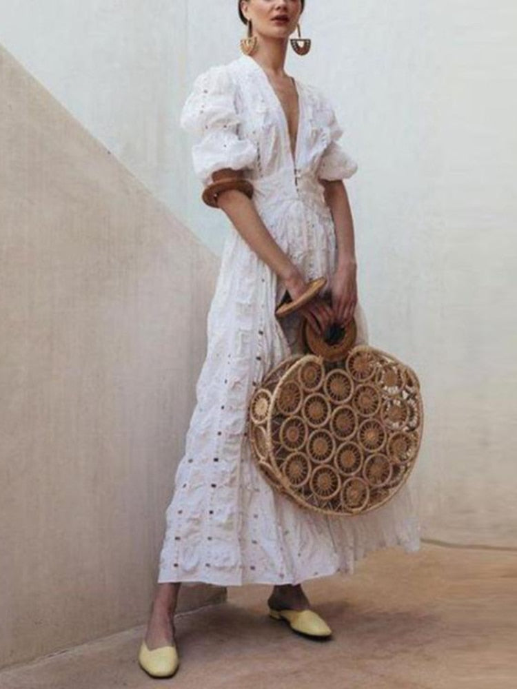 Effortlessly Elegant Dress with a Timeless Design
