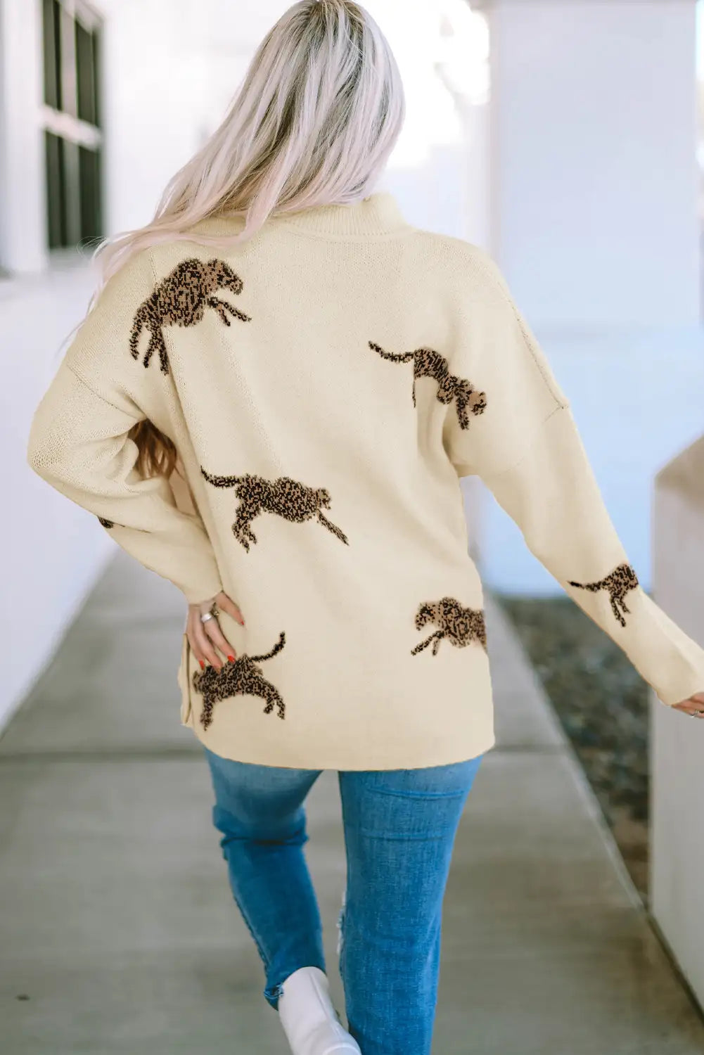 Well Tailored Sweater with a Graceful Silhouette