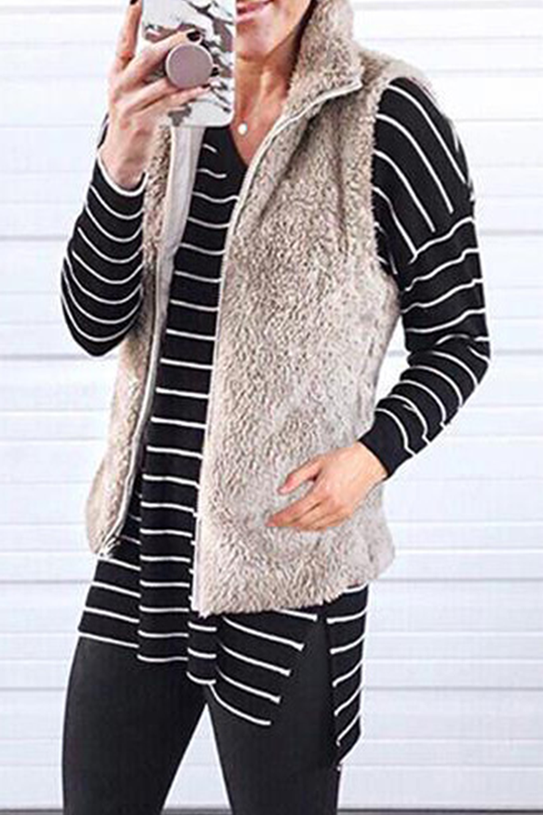 Effortlessly Elegant Top with a Timeless Design