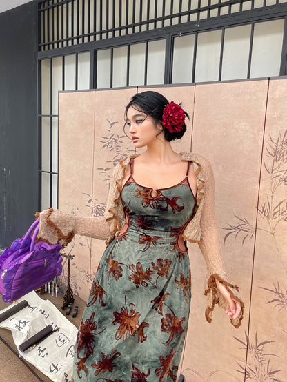 A Vintage Style Dress with Delicate Timeless Details