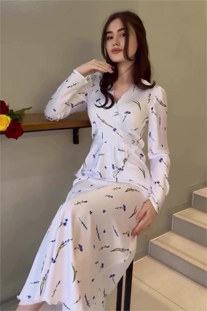 Effortlessly Elegant Blouse with a Timeless Design