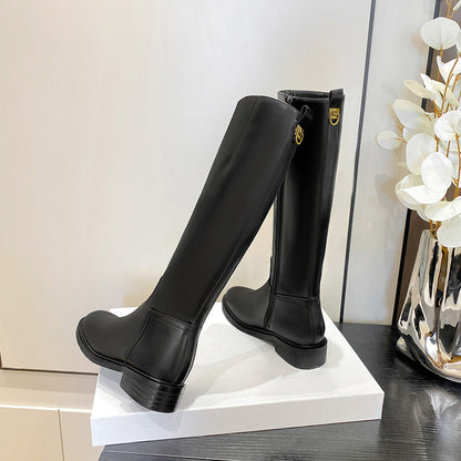 Well Tailored Boots with a Graceful Silhouette