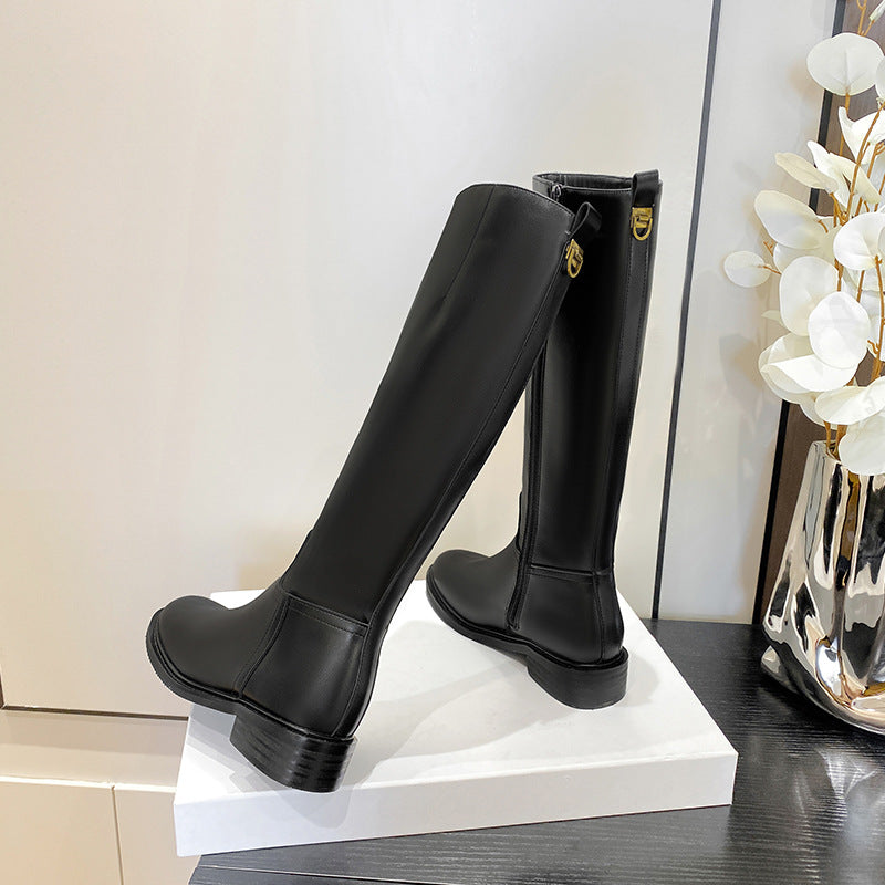 Well Tailored Boots with a Graceful Silhouette