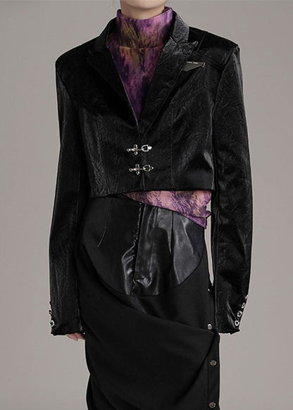 Well Tailored Coat with a Graceful Silhouette