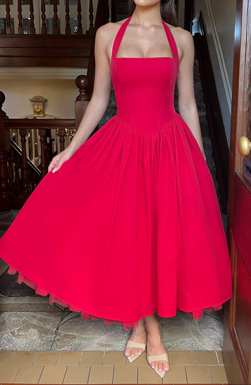 Beautifully Finished Dress in a Timeless Design