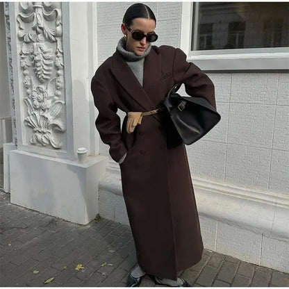 Effortlessly Elegant Coat with a Timeless Design