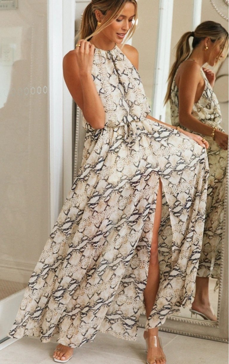 Effortlessly Elegant Dress with a Timeless Design
