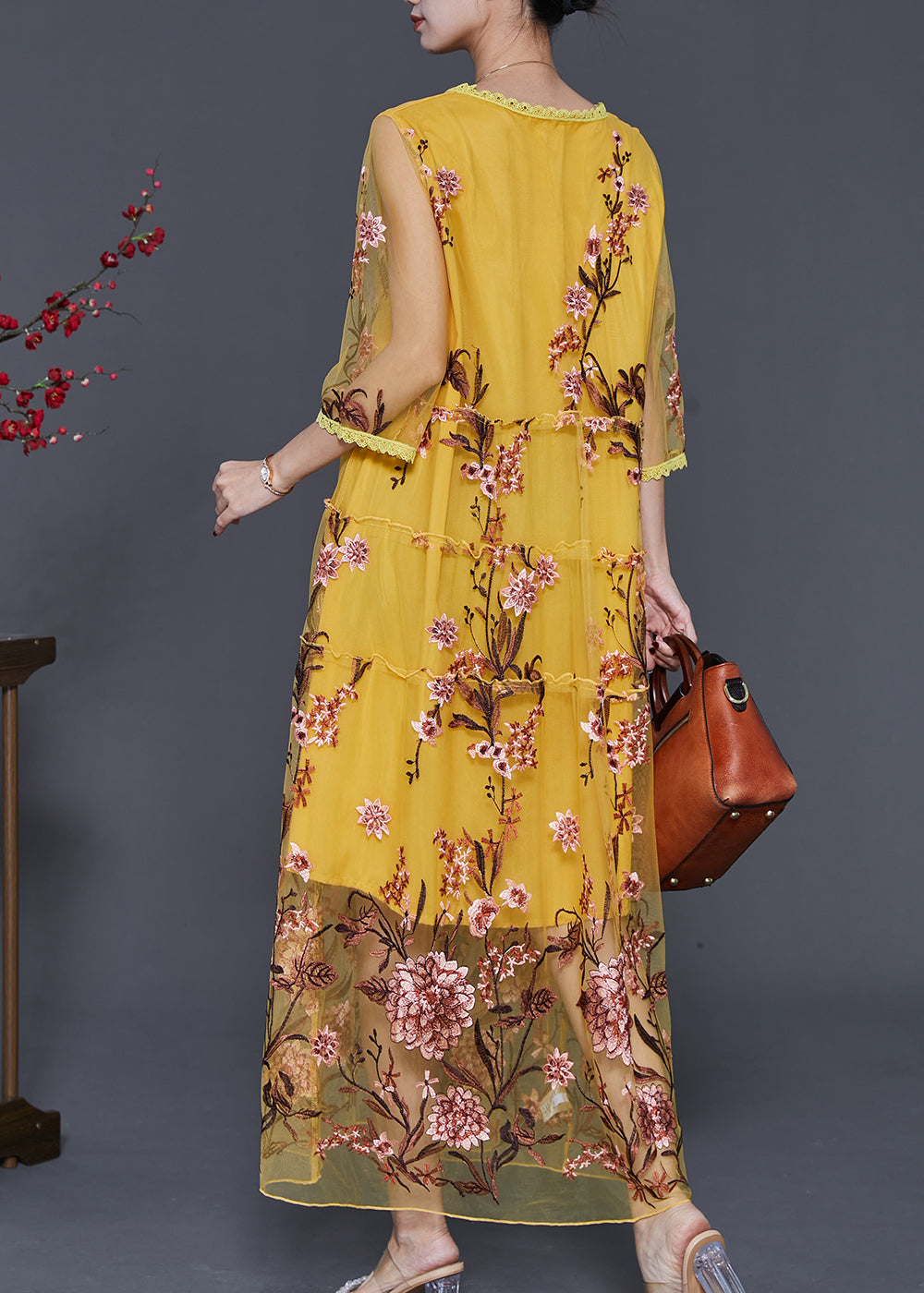 Effortlessly Elegant Dress with a Timeless Design