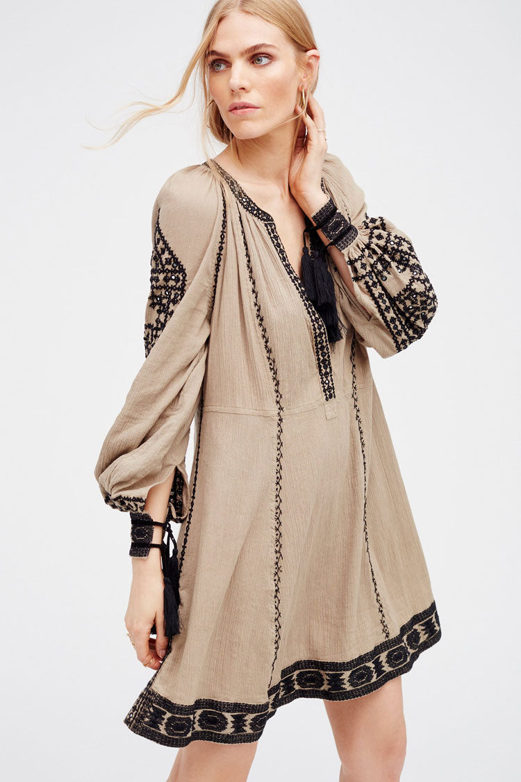 Beautifully Finished Dress in a Timeless Design