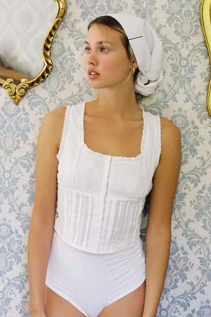Well Tailored Top with a Graceful Silhouette