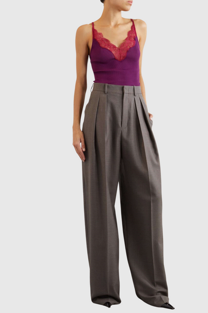 Well Tailored Top with a Graceful Silhouette