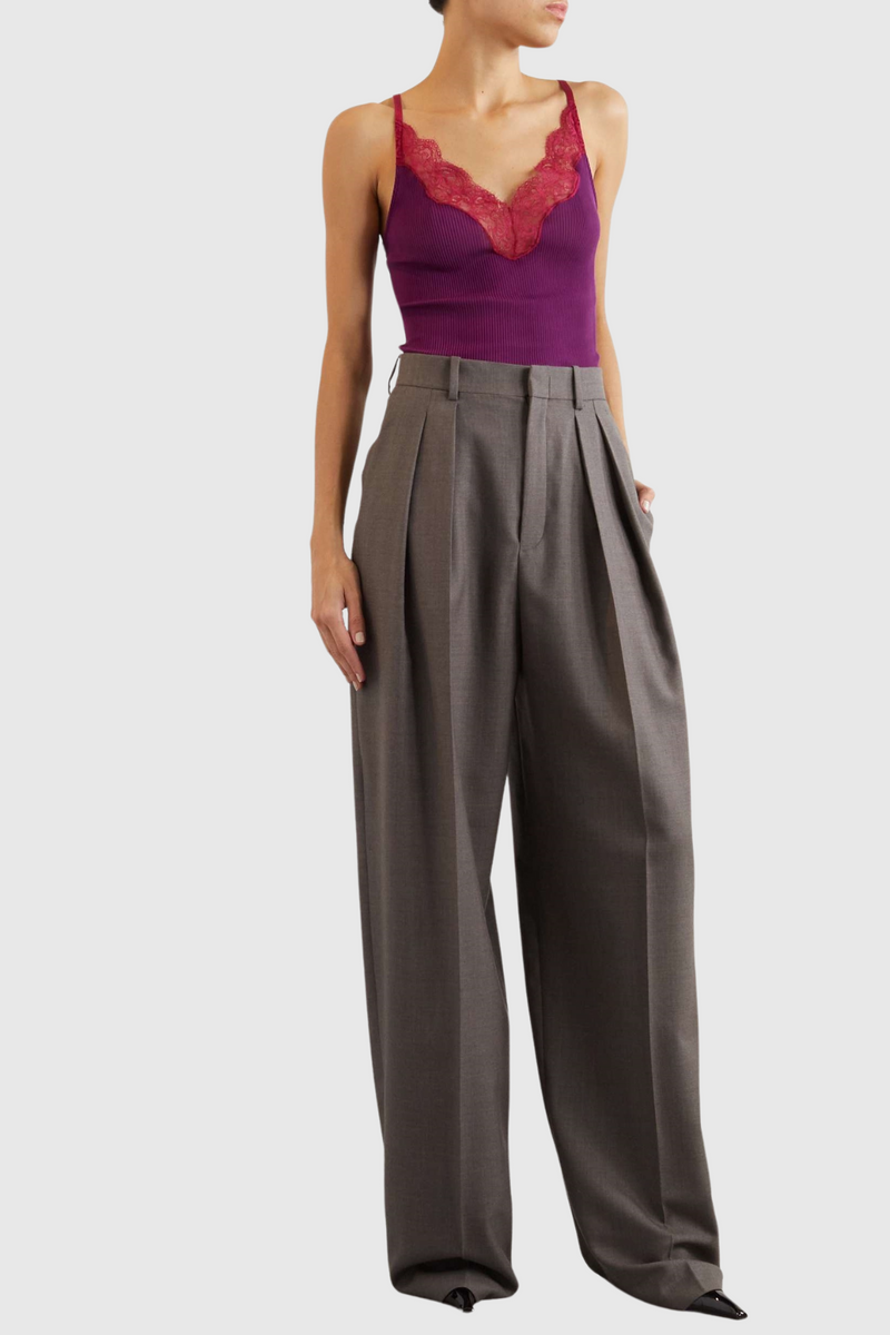 Well Tailored Top with a Graceful Silhouette