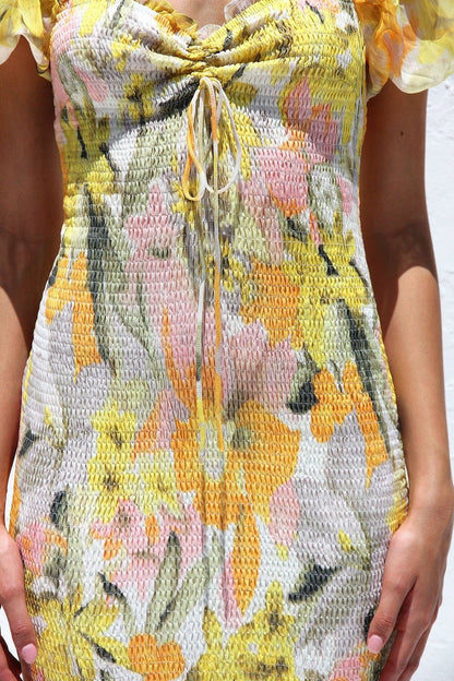 Gracefully Styled Dress for Any Occasion