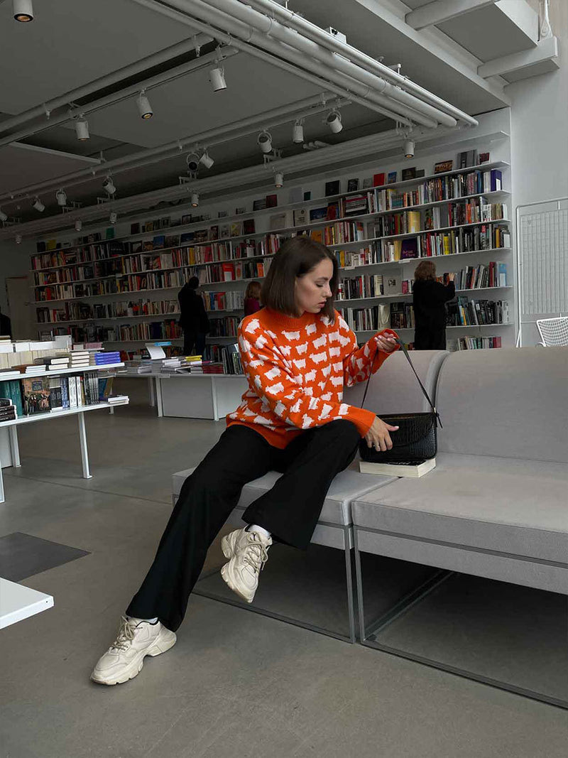 Effortlessly Elegant Sweater with a Timeless Design