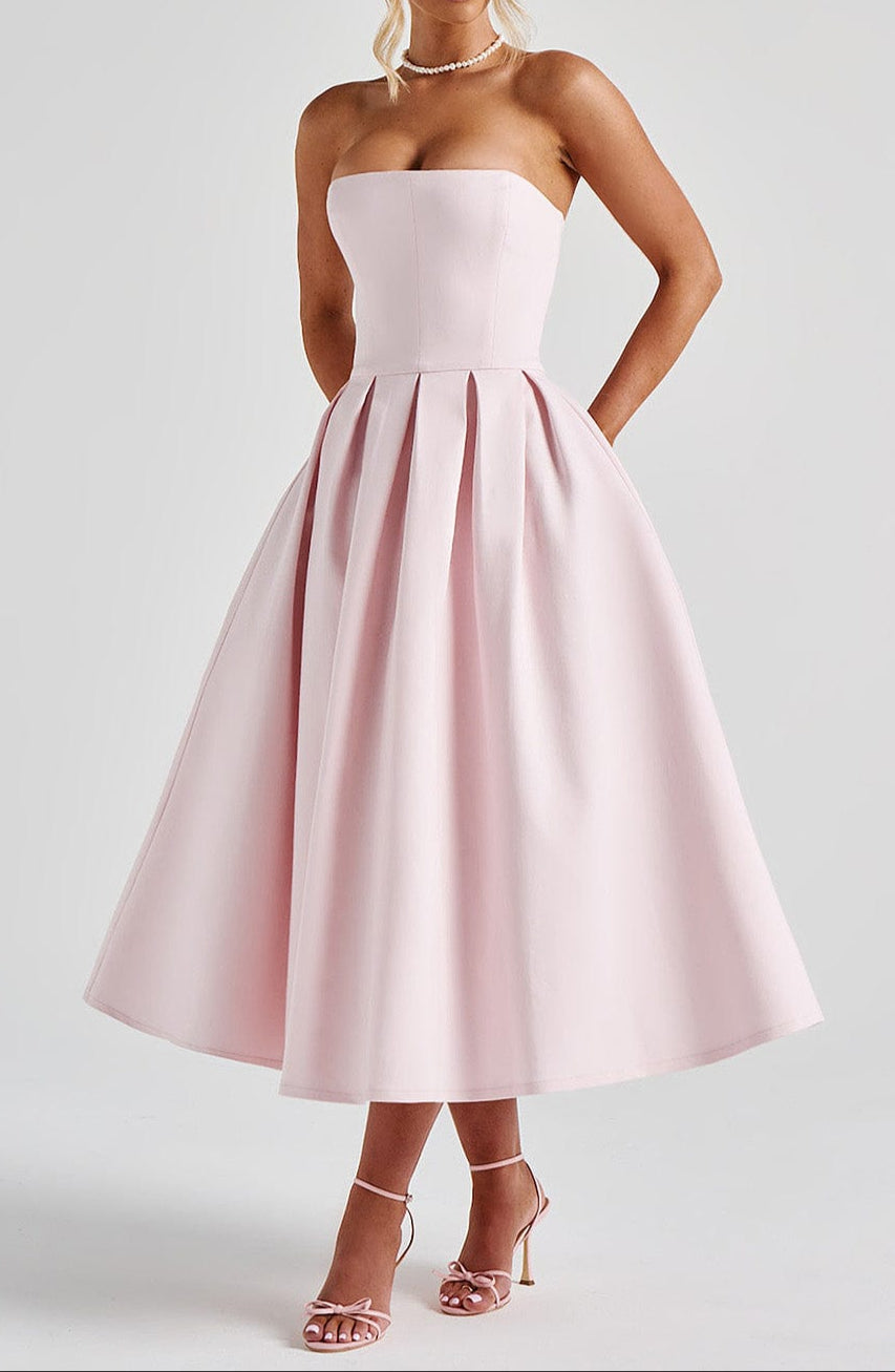Effortlessly Elegant Dress with a Timeless Design