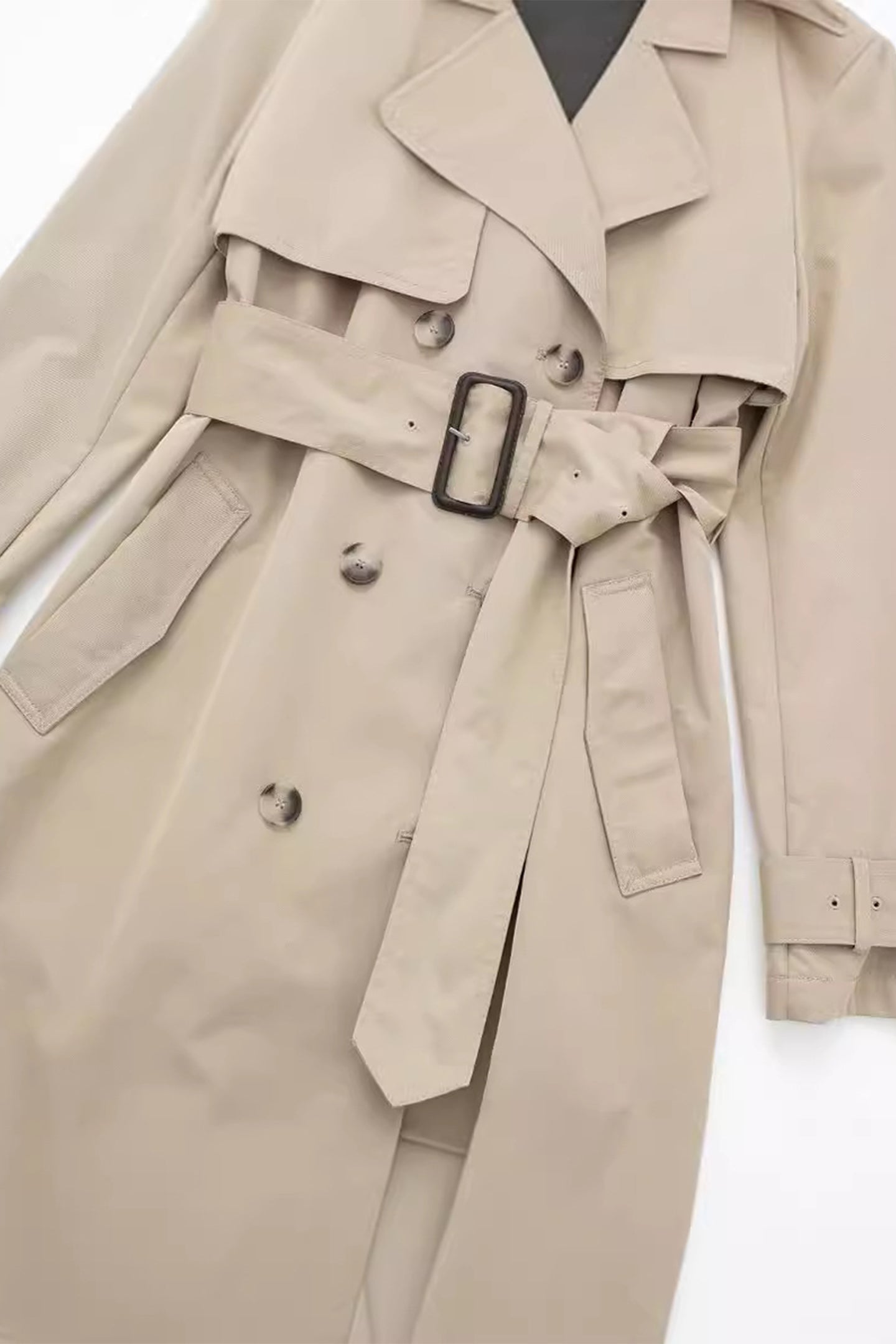 Well Tailored Coat with a Graceful Silhouette