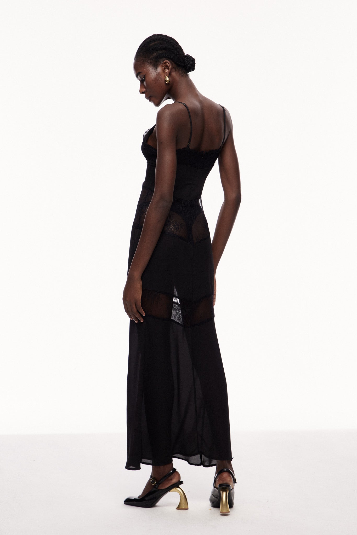 Beautifully Crafted Dress in a Classic Style