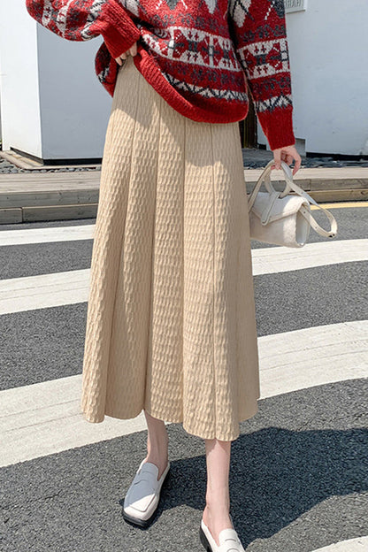 Well Tailored Sweater with a Graceful Silhouette