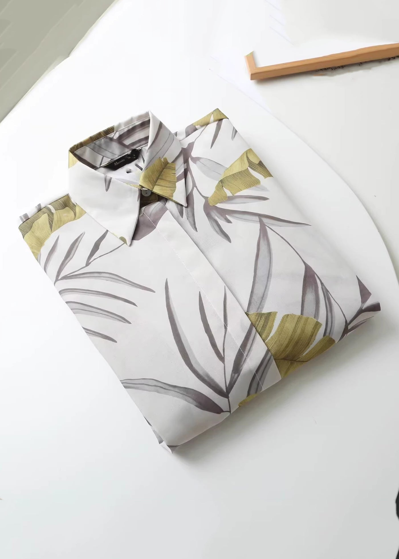 Well Tailored Shirt with a Graceful Silhouette