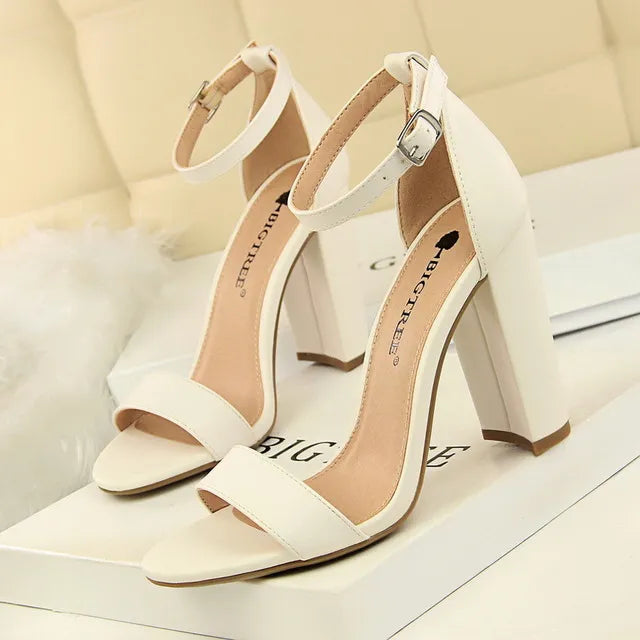 Classic Vintage Heels with a Flattering Fit