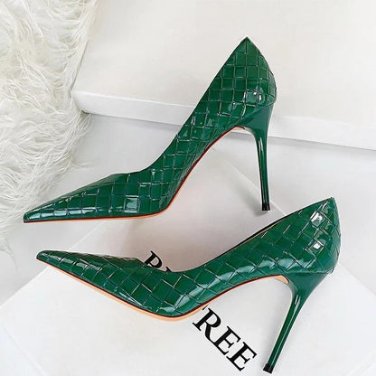 Effortlessly Elegant Heels with a Timeless Design