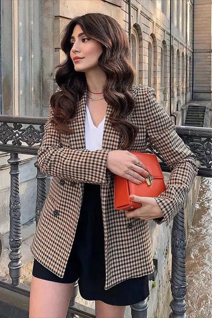 Effortlessly Elegant Garment with a Timeless Design