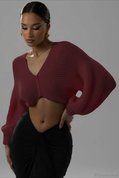 Well Tailored Sweater with a Graceful Silhouette