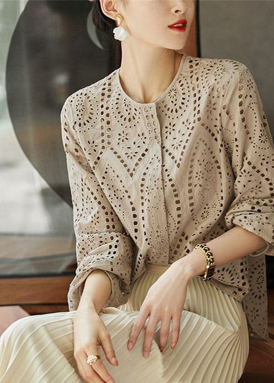 Well Tailored Blouse with a Graceful Silhouette