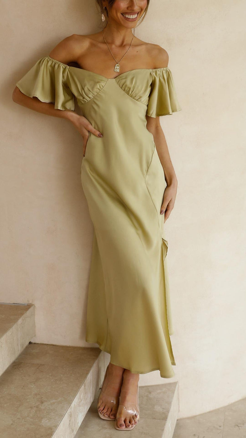 Gracefully Styled Dress for Any Occasion