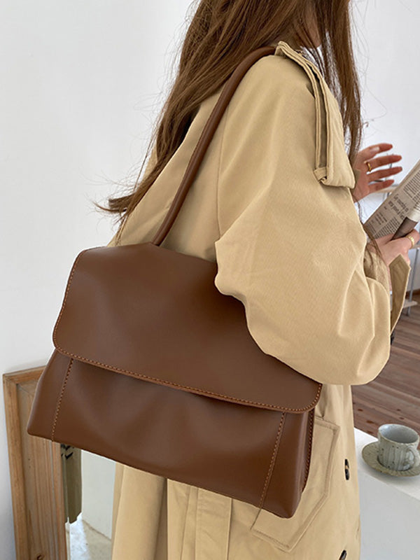 Well Tailored Bag with a Graceful Silhouette