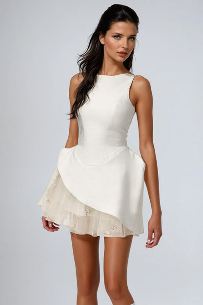 Effortlessly Elegant Dress with a Timeless Design