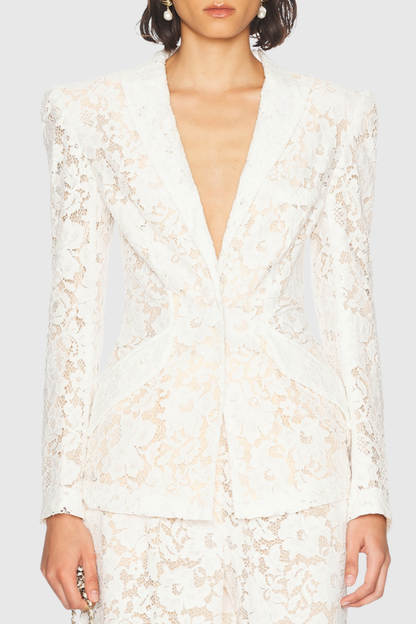 Effortlessly Elegant Pants with a Timeless Design