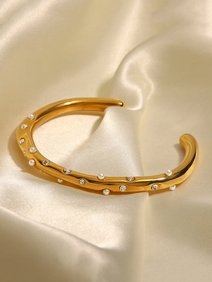 Gracefully Styled Garment for Any Occasion