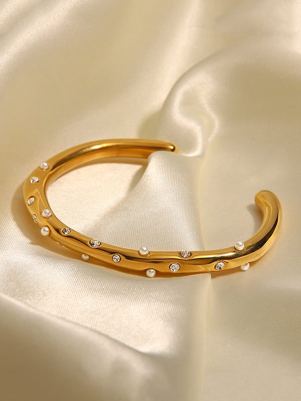 Gracefully Styled Garment for Any Occasion