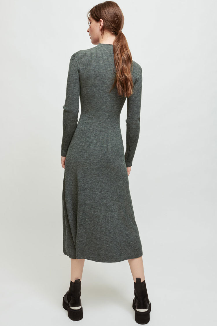 Effortlessly Elegant Sweater with a Timeless Design