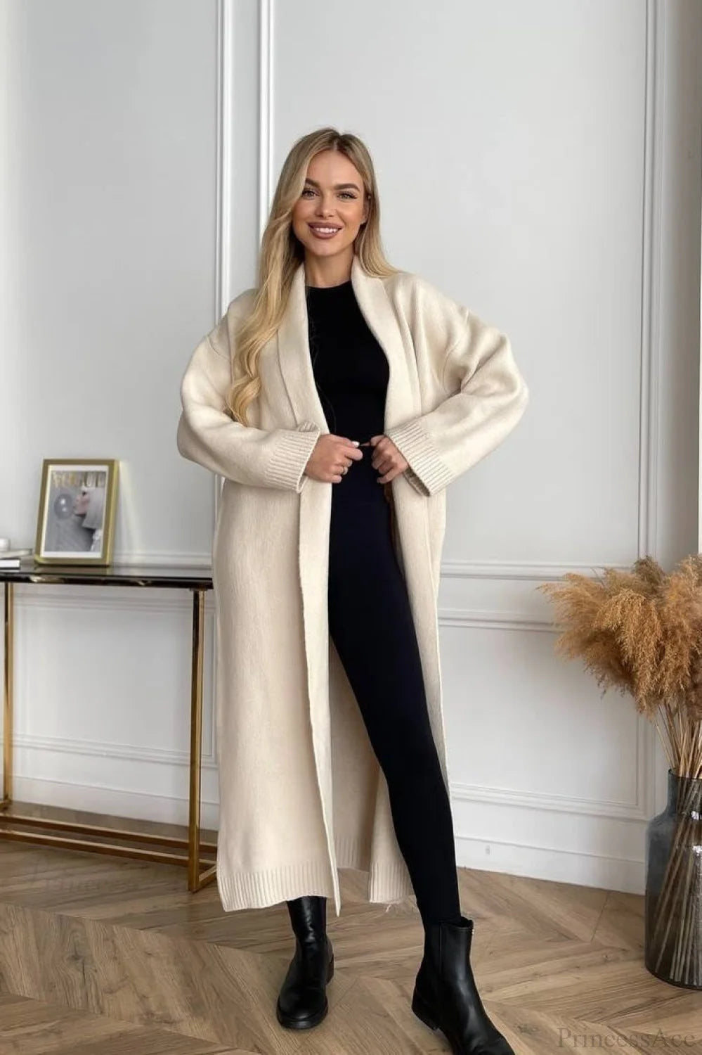 Elegantly Styled Cardigan for Everyday Wear