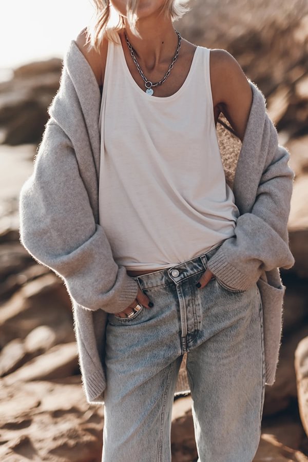 Well Tailored Cardigan with a Graceful Silhouette