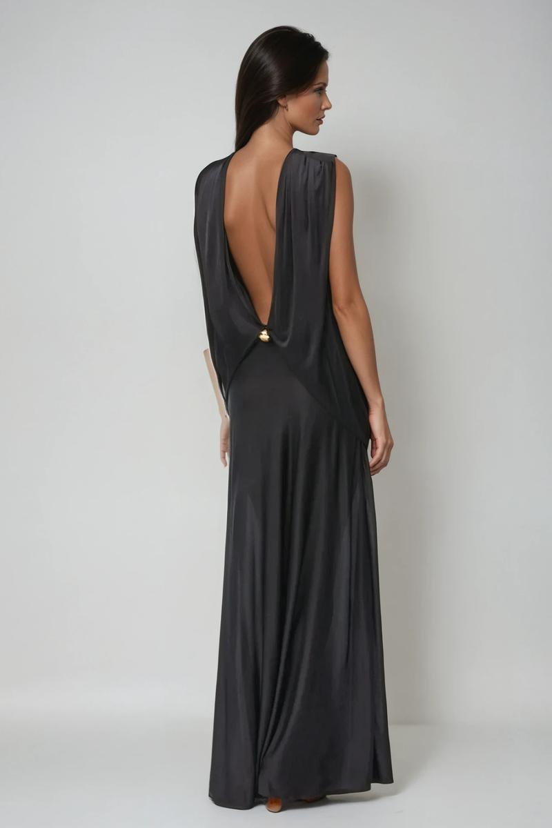 Effortlessly Elegant Dress with a Timeless Design