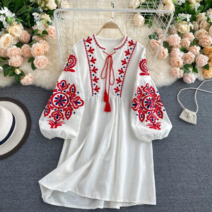 Beautifully Finished Dress in a Timeless Design