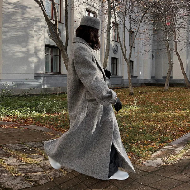 Effortlessly Elegant Coat with a Timeless Design