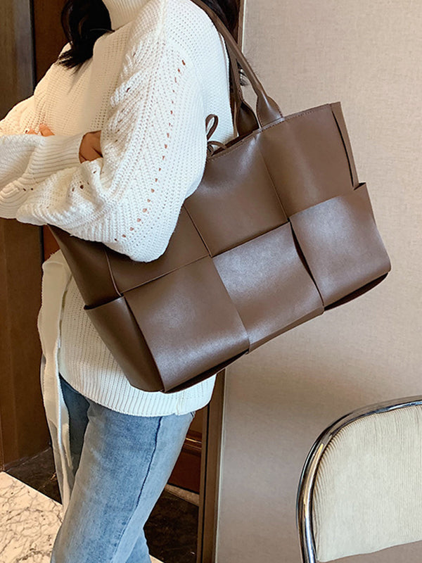 Elegantly Styled Bag for Everyday Wear