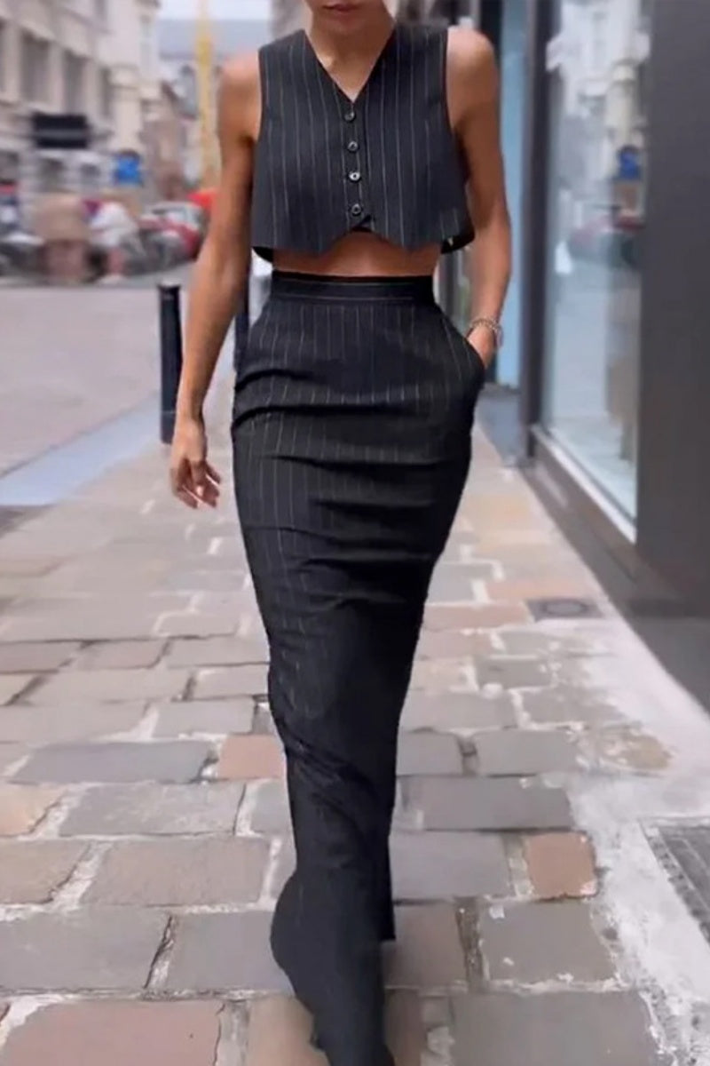 Effortlessly Elegant Garment with a Timeless Design