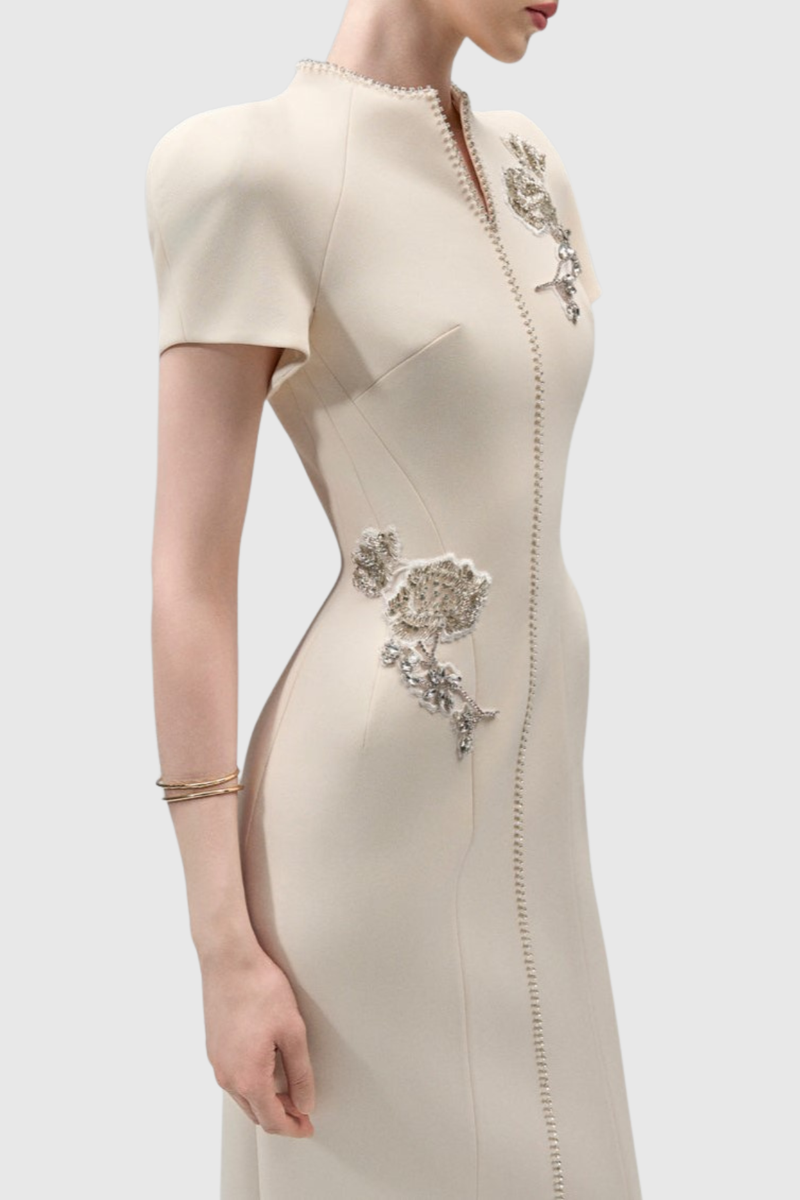 Well Tailored Dress with a Graceful Silhouette