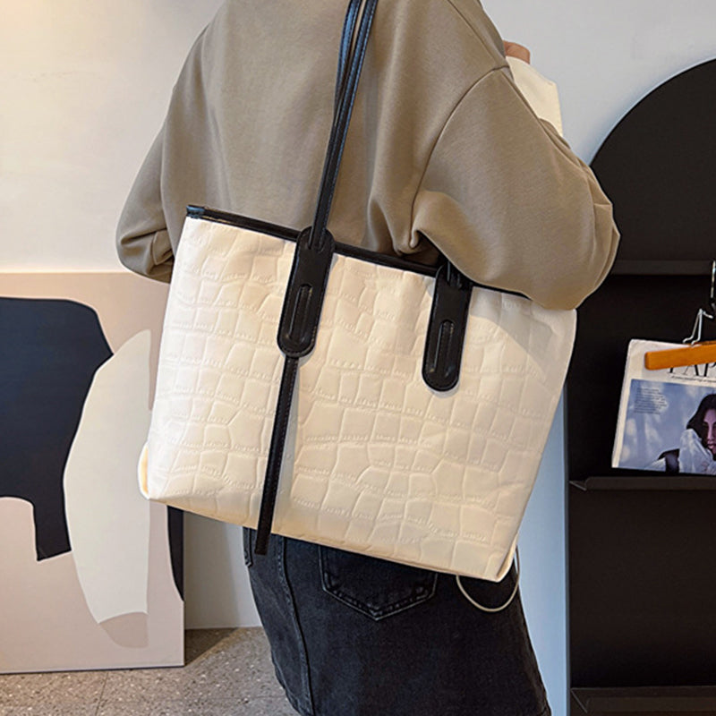 Effortlessly Elegant Bag with a Timeless Design