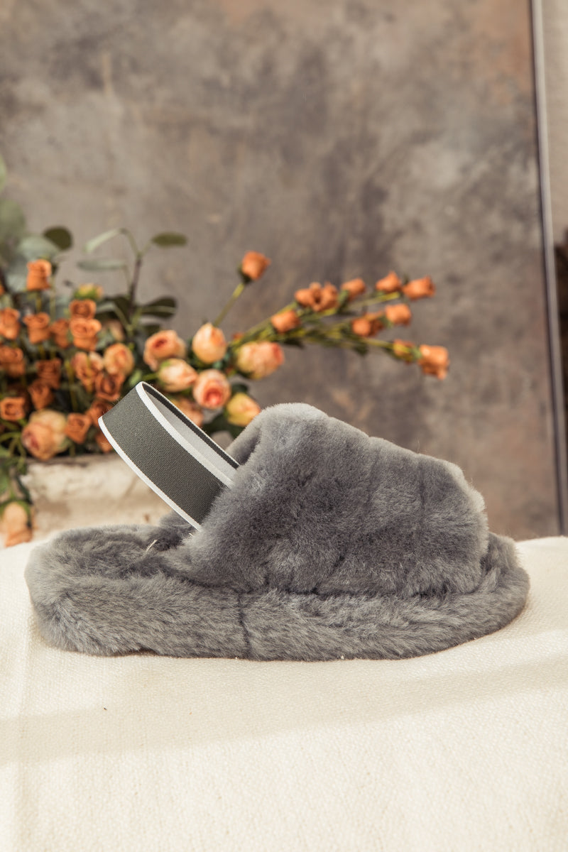 Effortlessly Elegant Sandals with a Timeless Design