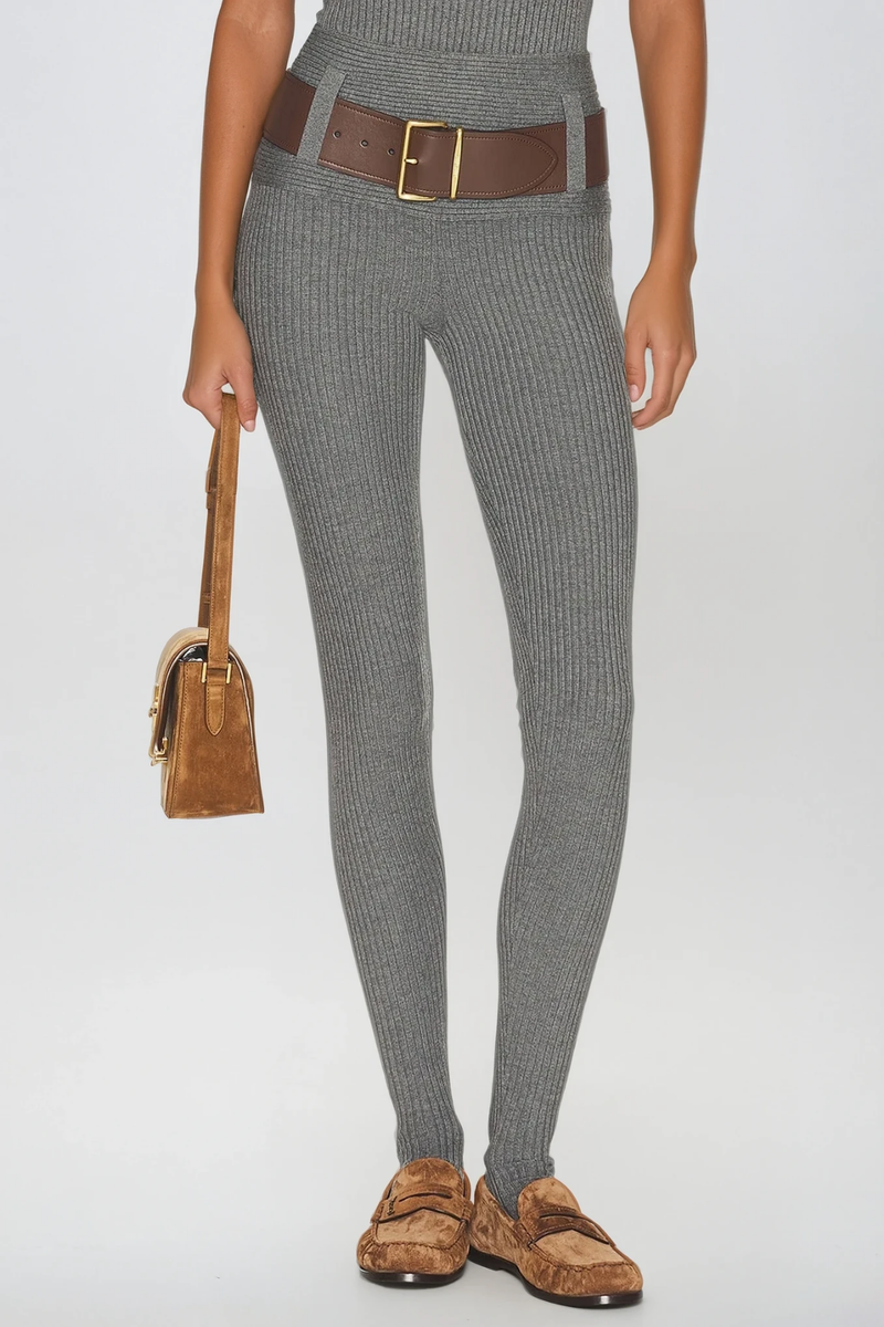 Effortlessly Elegant Pants with a Timeless Design