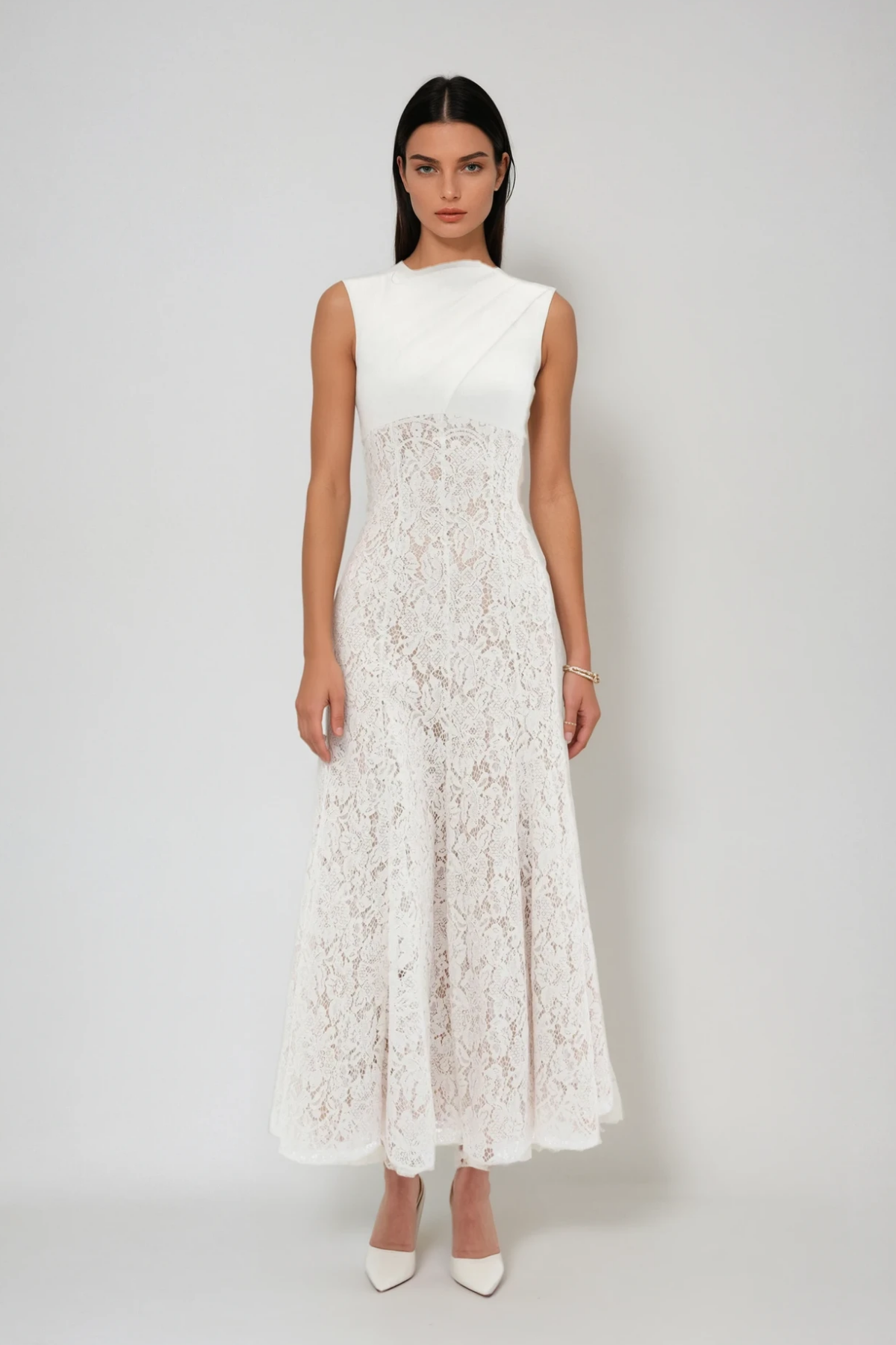 Well Tailored Dress with a Graceful Silhouette