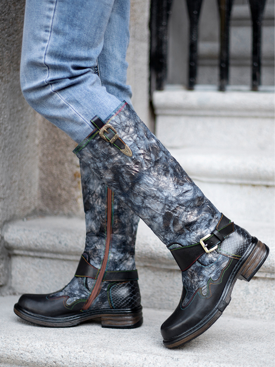 Effortlessly Elegant Boots with a Timeless Design