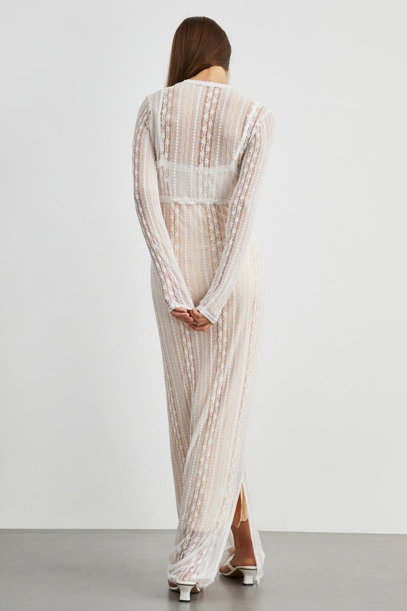 Well Tailored Garment with a Graceful Silhouette